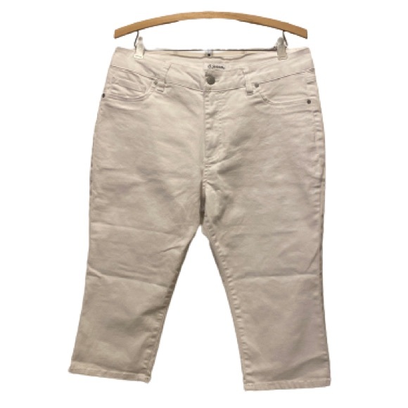 D Jeans ®️ Classic Fit White Capris - Picture 1 of 3